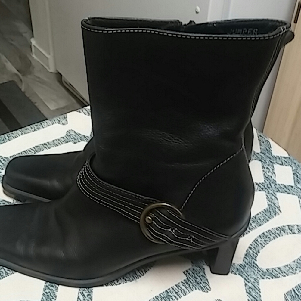 BOOTS - Picture 5 of 6
